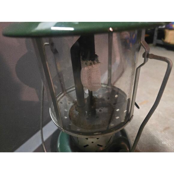 Vintage Coleman Lantern 220E (4/62) Original Pyrex Glass Dual Mantle Green - Picture 3 of 9